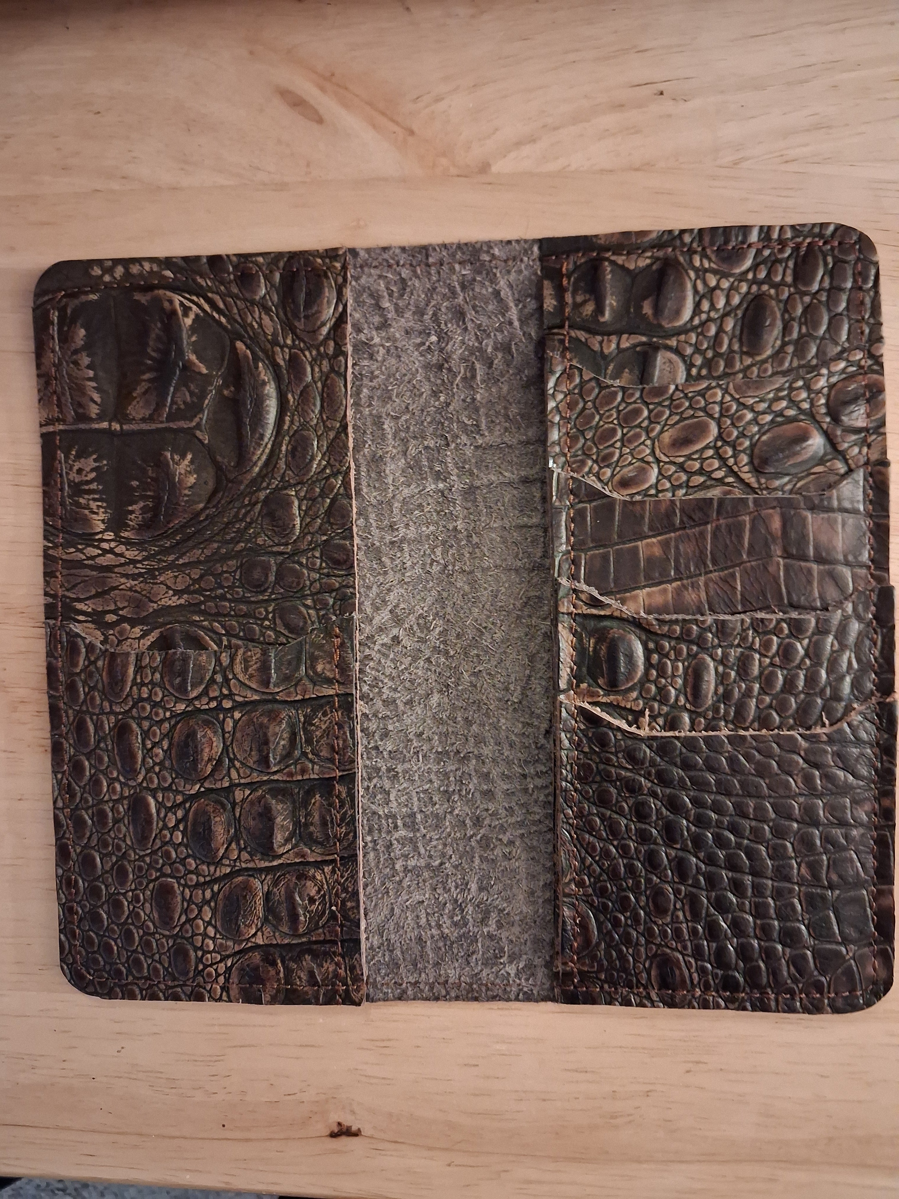 Men's Wallet - Dark Brown Alligator Print